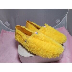 WOMEN'S 8 TOMS CLASSIC YELLOW BIG BIRD FAUX FEATHER SLIP ON SHOES